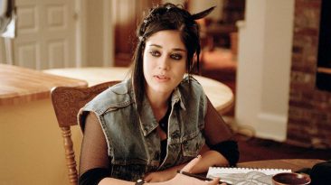Lizzy Caplan had to fight to be in 'Mean Girls'