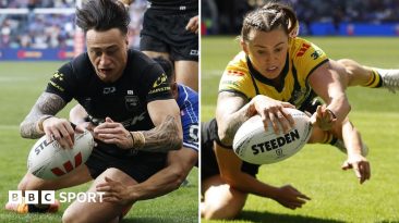 Charnze Nicoll-Klokstad and Julia Robinson score tries