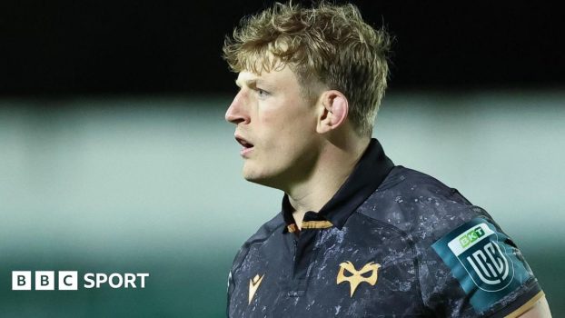 Jac Morgan in action for Ospreys