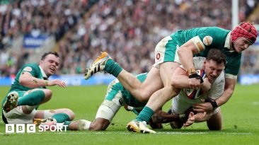 Fraser Dingwall scores a try against Ireland