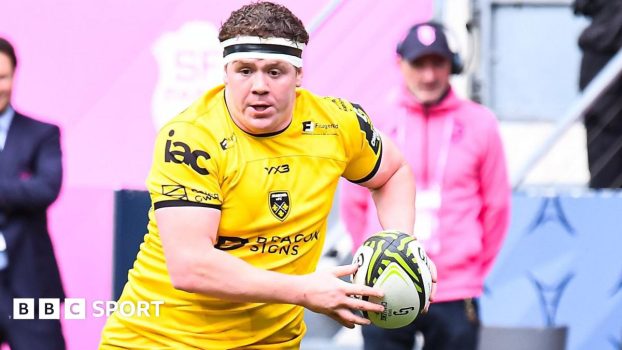 Brodie Coghlan in action with rugby hall in hand