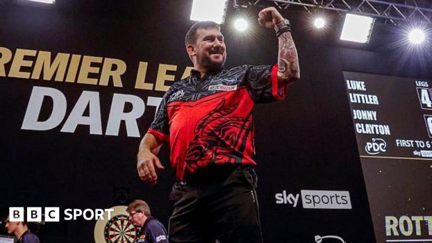 Jonny Clayton celebrates