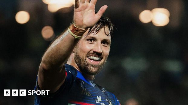 Tyson Smoothy holds his hand up in celebration at the end of a match.