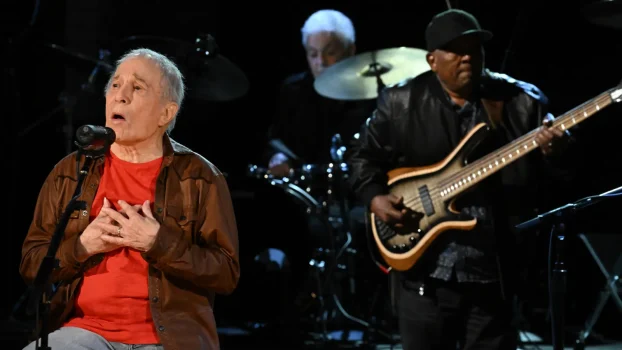 Watch Paul Simon Play 'Something So Right' for First Time in 33 Years
