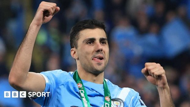 Rodri celebrating winning the Carabao Cup